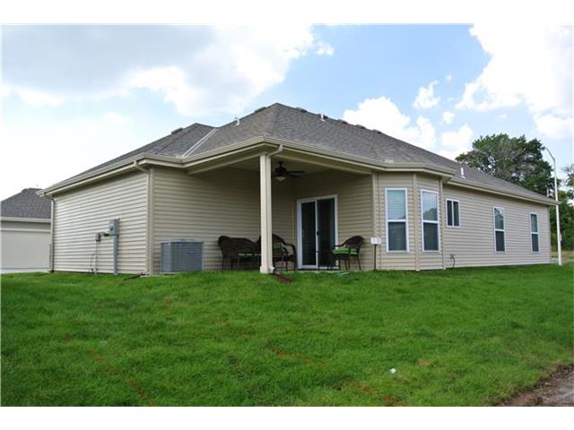 660 NE 66th Street, Gladstone, MO 64118