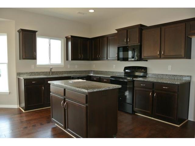 660 NE 66th Street, Gladstone, MO 64118