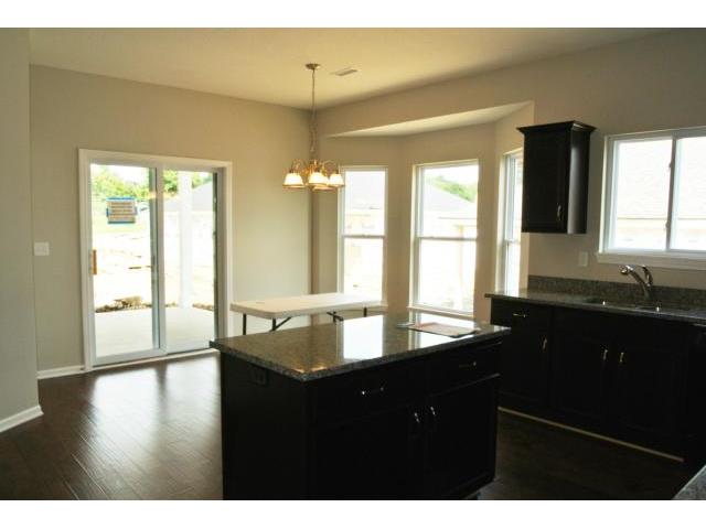 660 NE 66th Street, Gladstone, MO 64118