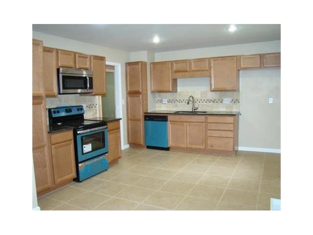 5601 NE Doniphan Lane, Village Of Oaks, MO 64118