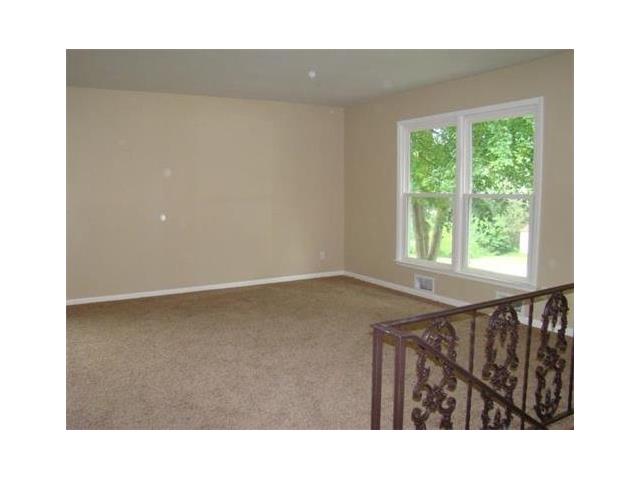 5601 NE Doniphan Lane, Village Of Oaks, MO 64118