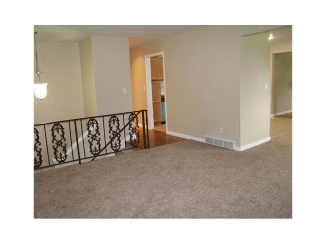 5601 NE Doniphan Lane, Village Of Oaks, MO 64118