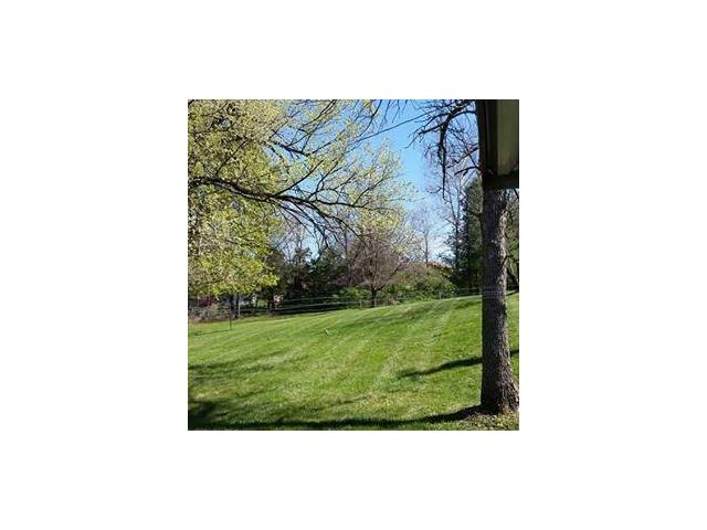 403 E PARK Ave, Claycomo, MO 64119