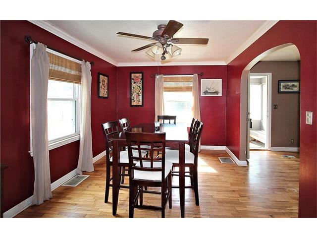 413 Blue Ridge Blvd, Kansas City, MO 64125