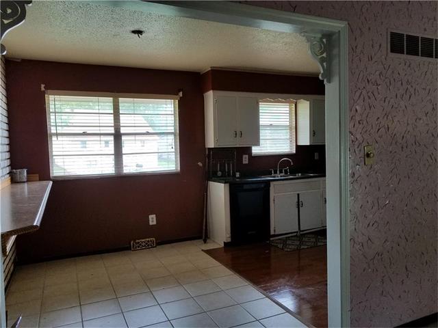 8325 E 55th Street, Kansas City, MO 64129