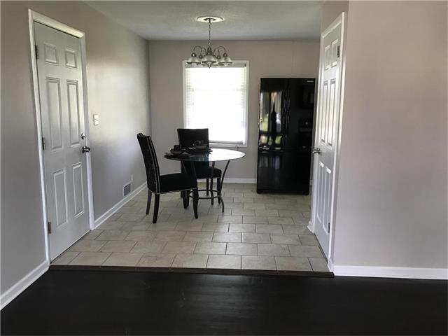 5233 FRANKLIN Drive, Kansas City, MO 64130