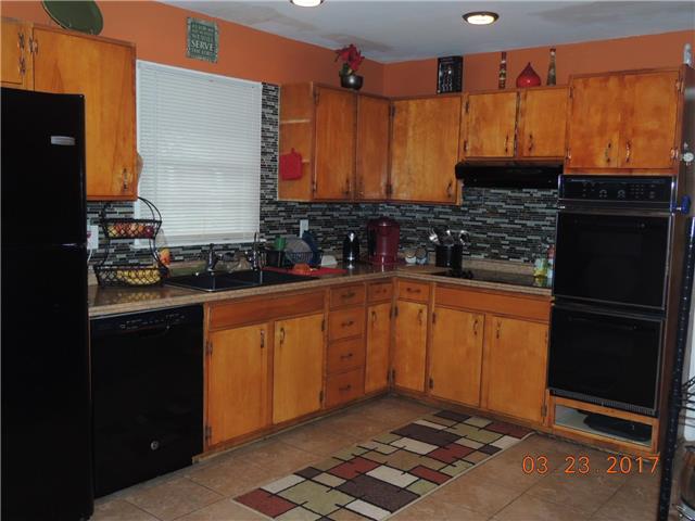 7650 LYDIA Avenue, Kansas City, MO 64131
