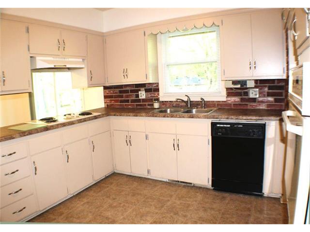 8313 SPRING VALLEY Road, Raytown, MO 64138