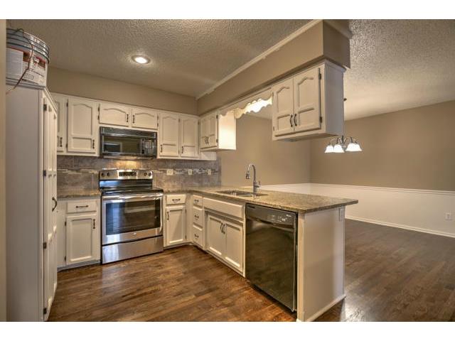 8214 N Revere Ct, Kansas City, United States 64151
