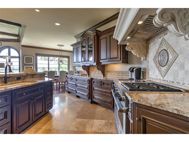 6924 Watson's Country Lane, Parkville, MO 64152