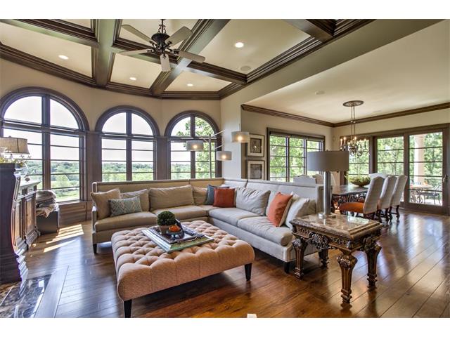 6924 Watson's Country Lane, Parkville, MO 64152