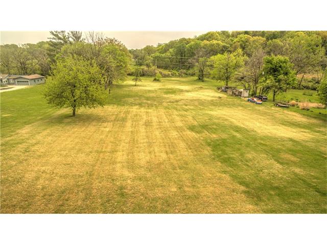 6705 NW Cross Road, Parkville, MO 64152