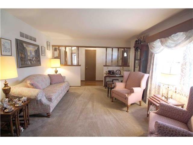 6907 NW Searcy Drive, Kansas City, MO 64152