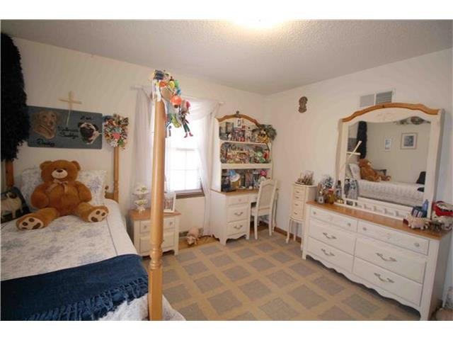 6907 NW Searcy Drive, Kansas City, MO 64152