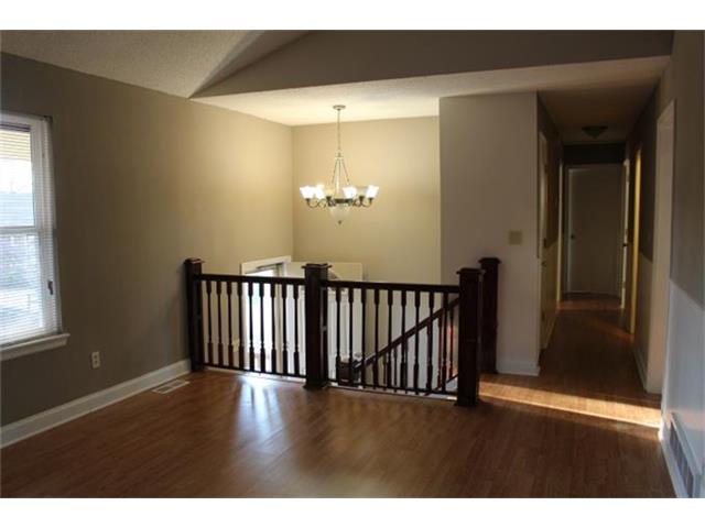 7706 NW 69TH Street, Kansas City, MO 64152