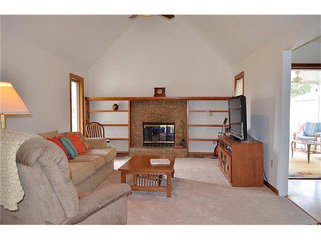 10118 N WYANDOTTE Avenue, Kansas City, MO 64155