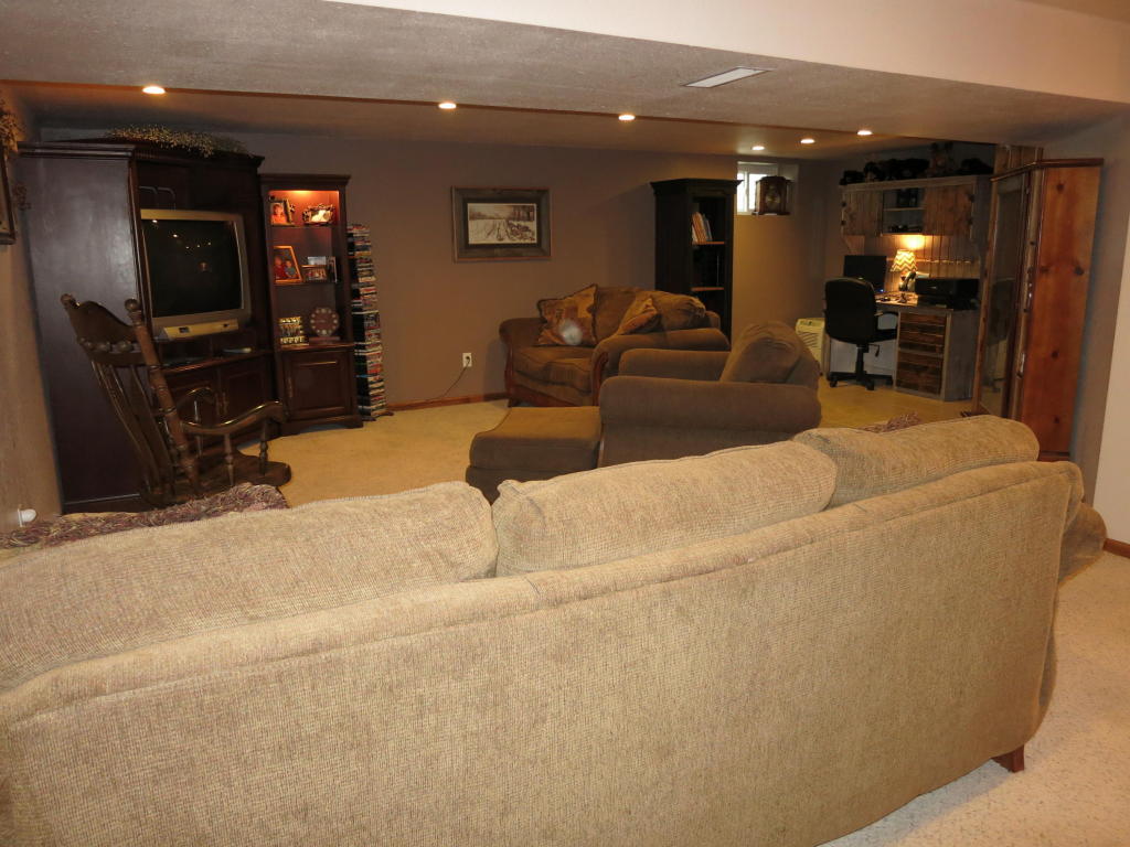 317 N Center St, Cameron, MO 64429