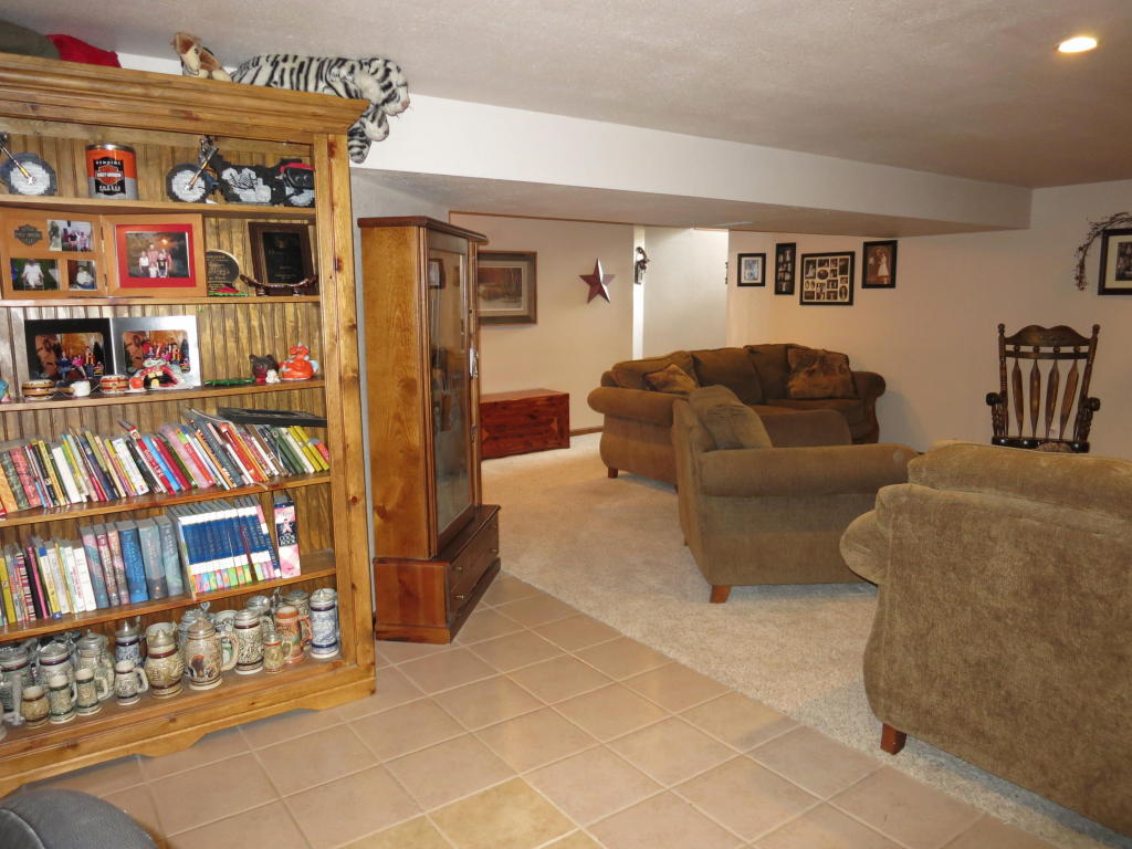 317 N Center St, Cameron, MO 64429