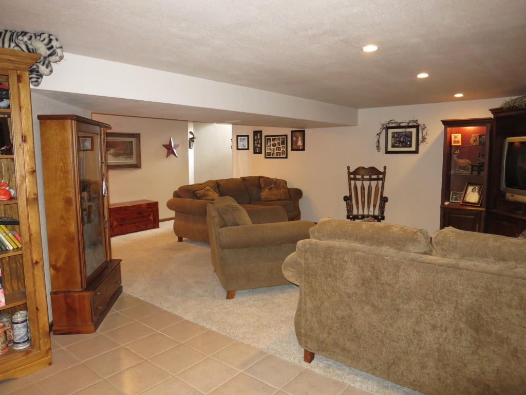 317 N Center St, Cameron, MO 64429