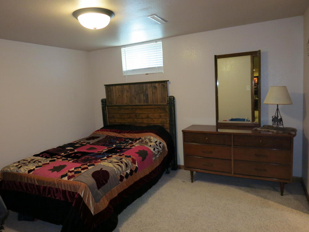 317 N Center St, Cameron, MO 64429