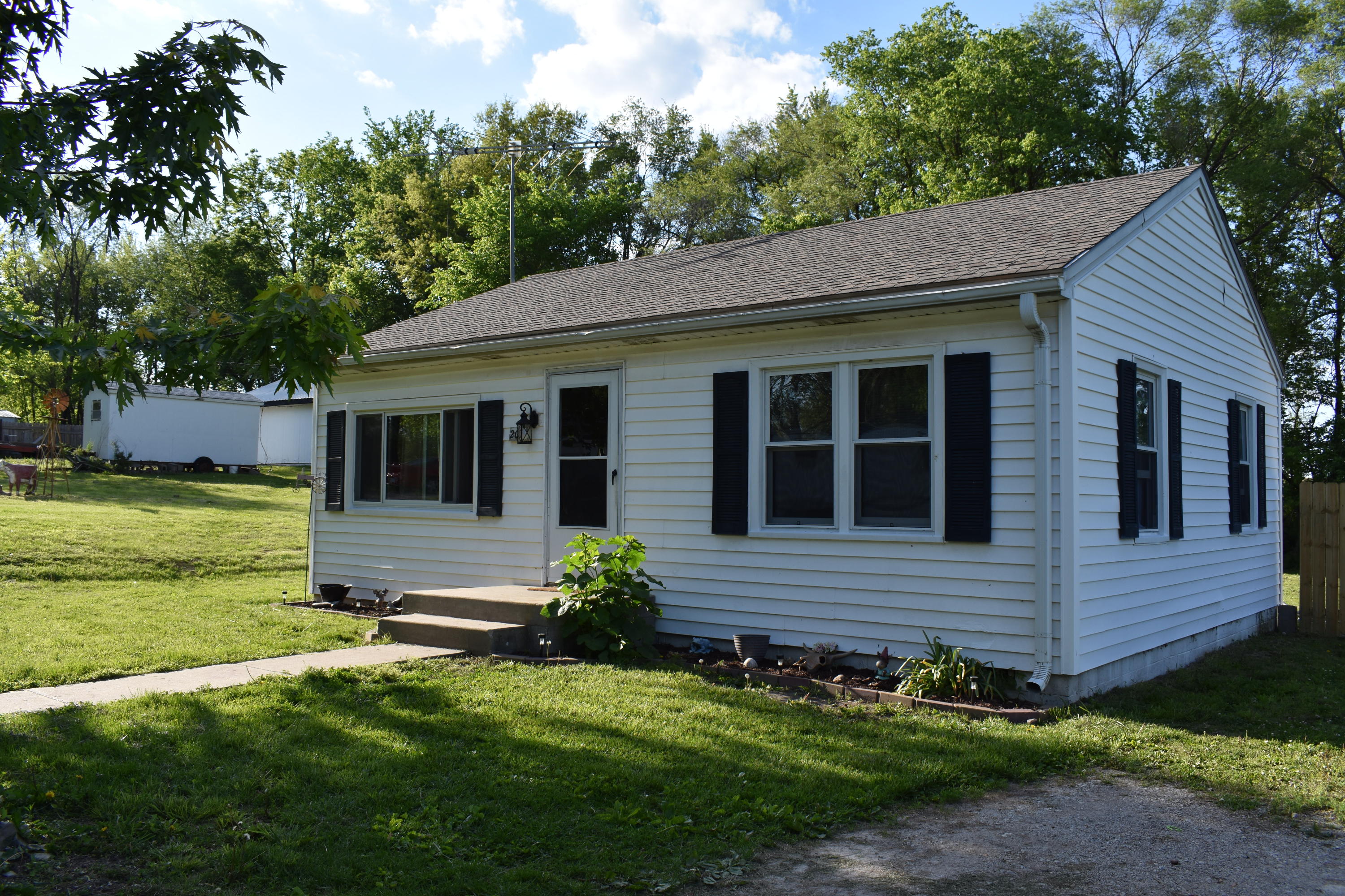 202 Dewey St, Plattsburg, MO 64477