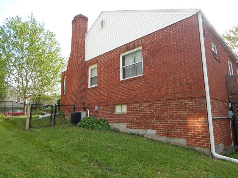 2009Union St, St Joseph, MO 64501
