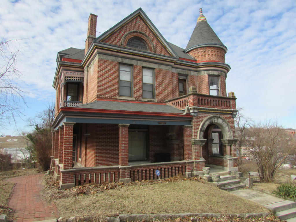 724 N 5th St, St Joseph, MO 64501