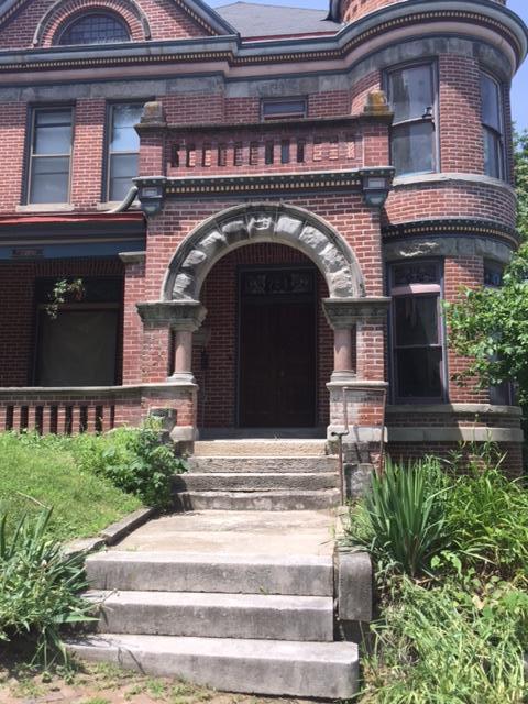 724 N 5th St, St Joseph, MO 64501