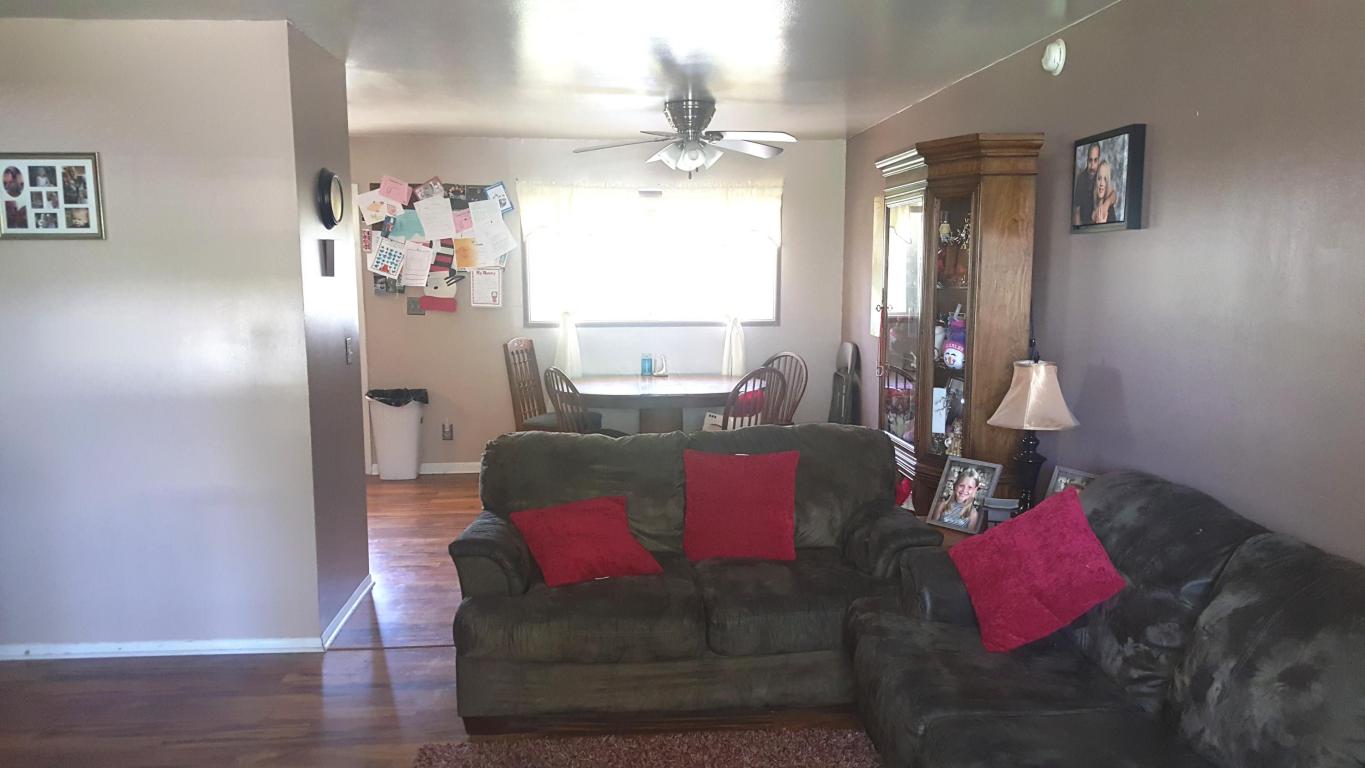 4710Valley Ln, St Joseph, MO 64503