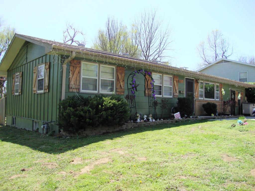 2406Big Pine Dr, St Joseph, MO 64503
