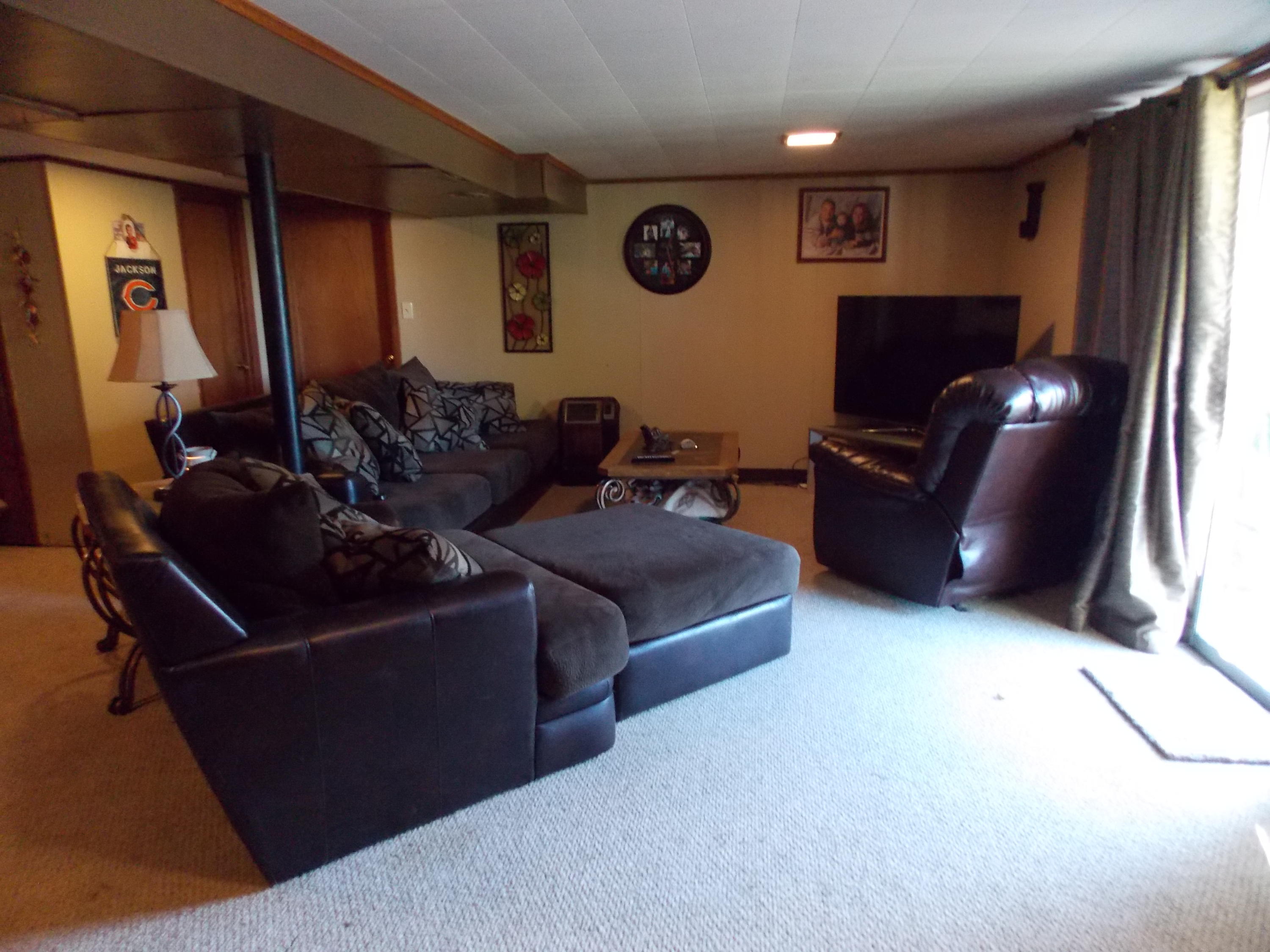 2215 S 15th Street, St Joseph, MO 64503