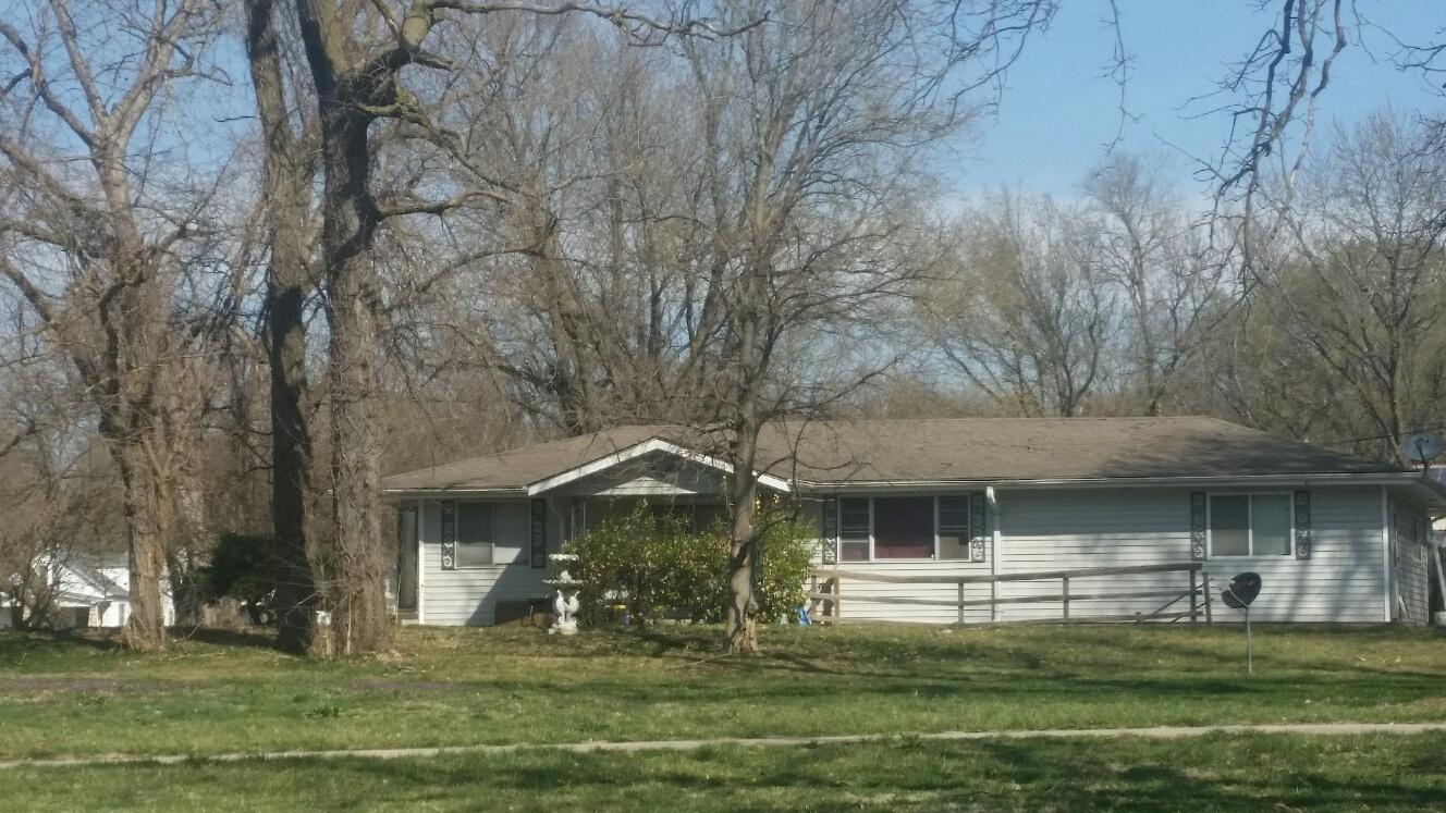1439 N 12th St, St Joseph, MO 64505