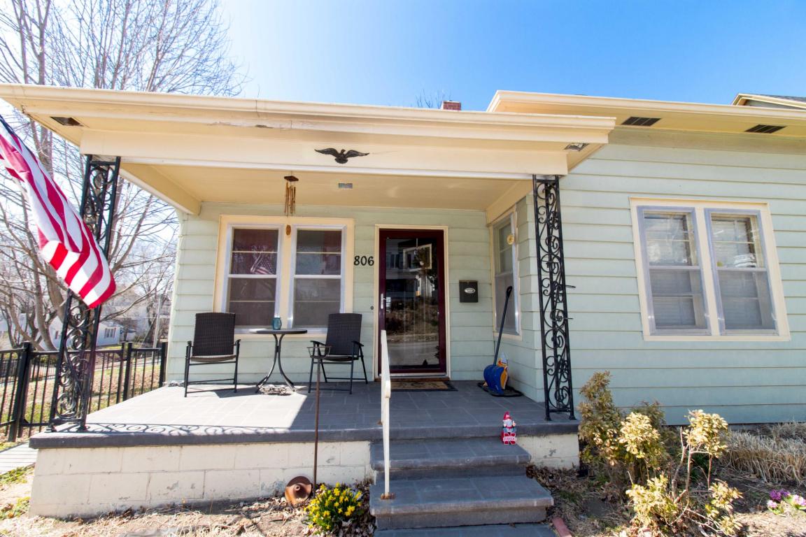 806 N 24th St, St Joseph, MO 64506