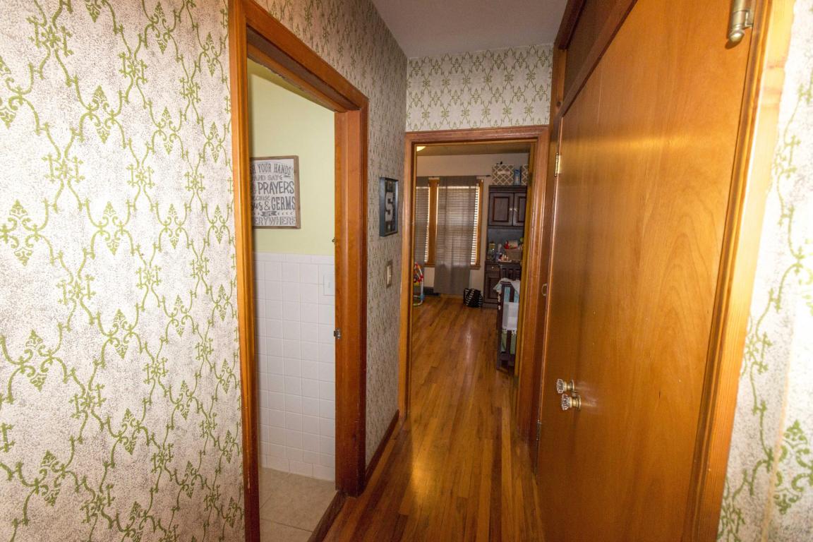 806 N 24th St, St Joseph, MO 64506