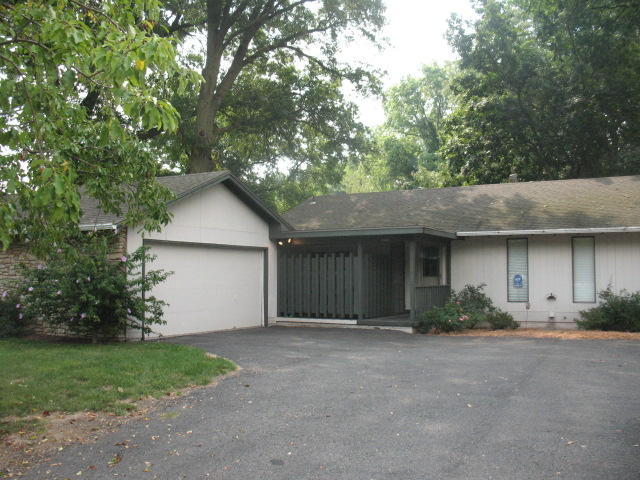 5110Mockingbird Ln, St Joseph, MO 64506