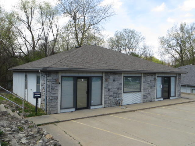 702 S Woodbine Rd, St Joseph, MO 64507