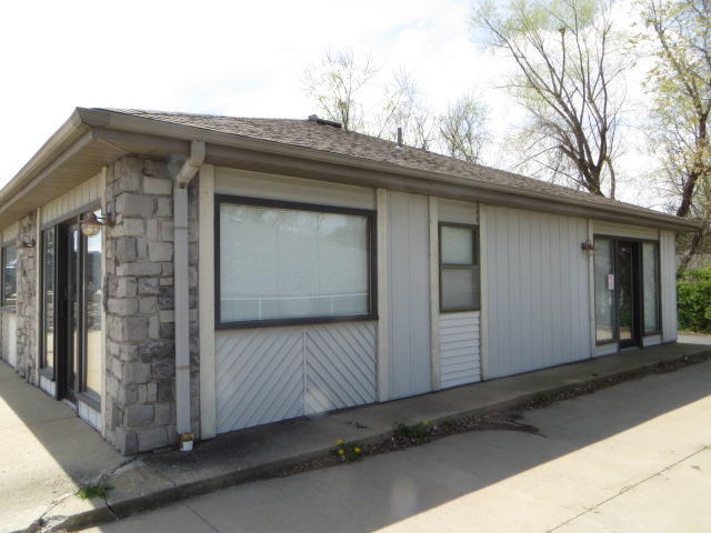 702 S Woodbine Rd, St Joseph, MO 64507