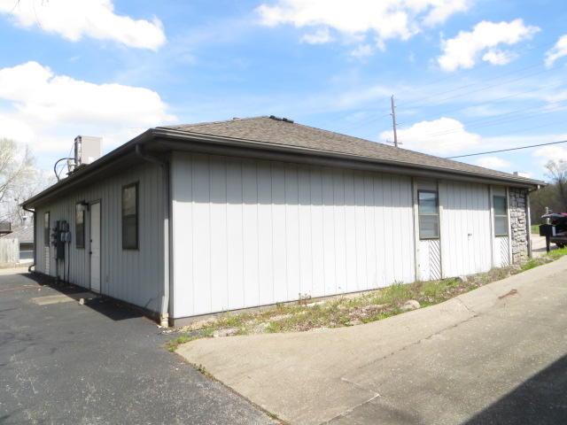 702 S Woodbine Rd, St Joseph, MO 64507