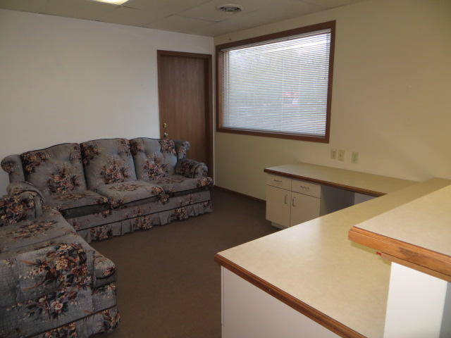 702 S Woodbine Rd, St Joseph, MO 64507