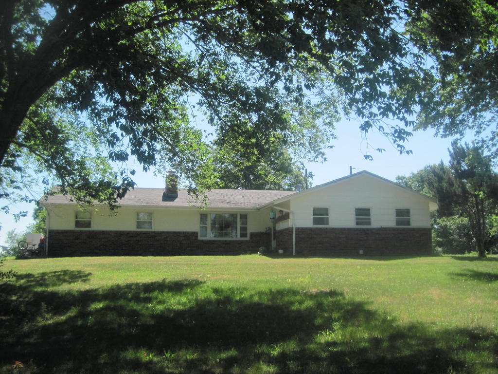 7310 S State Route A, Braymer, MO 64624