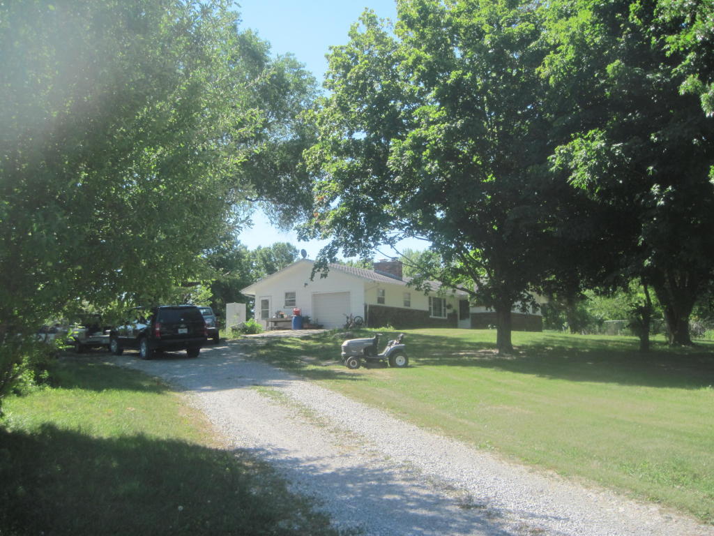 7310 S State Route A, Braymer, MO 64624