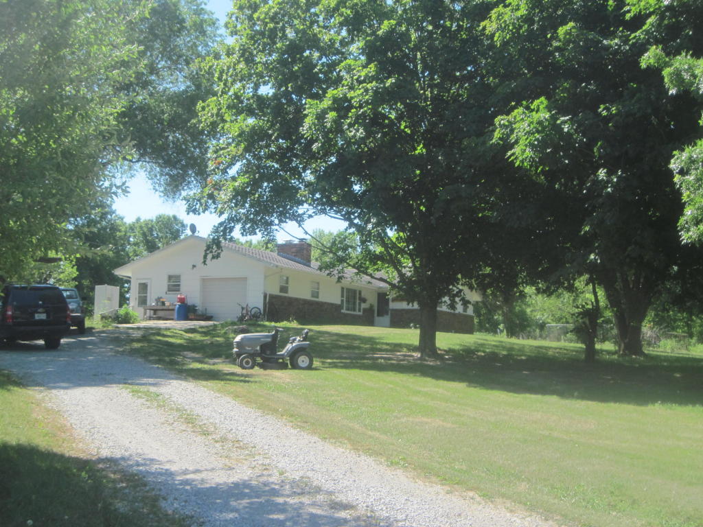 7310 S State Route A, Braymer, MO 64624