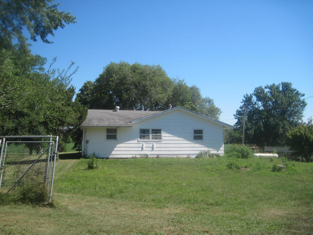 7310 S State Route A, Braymer, MO 64624