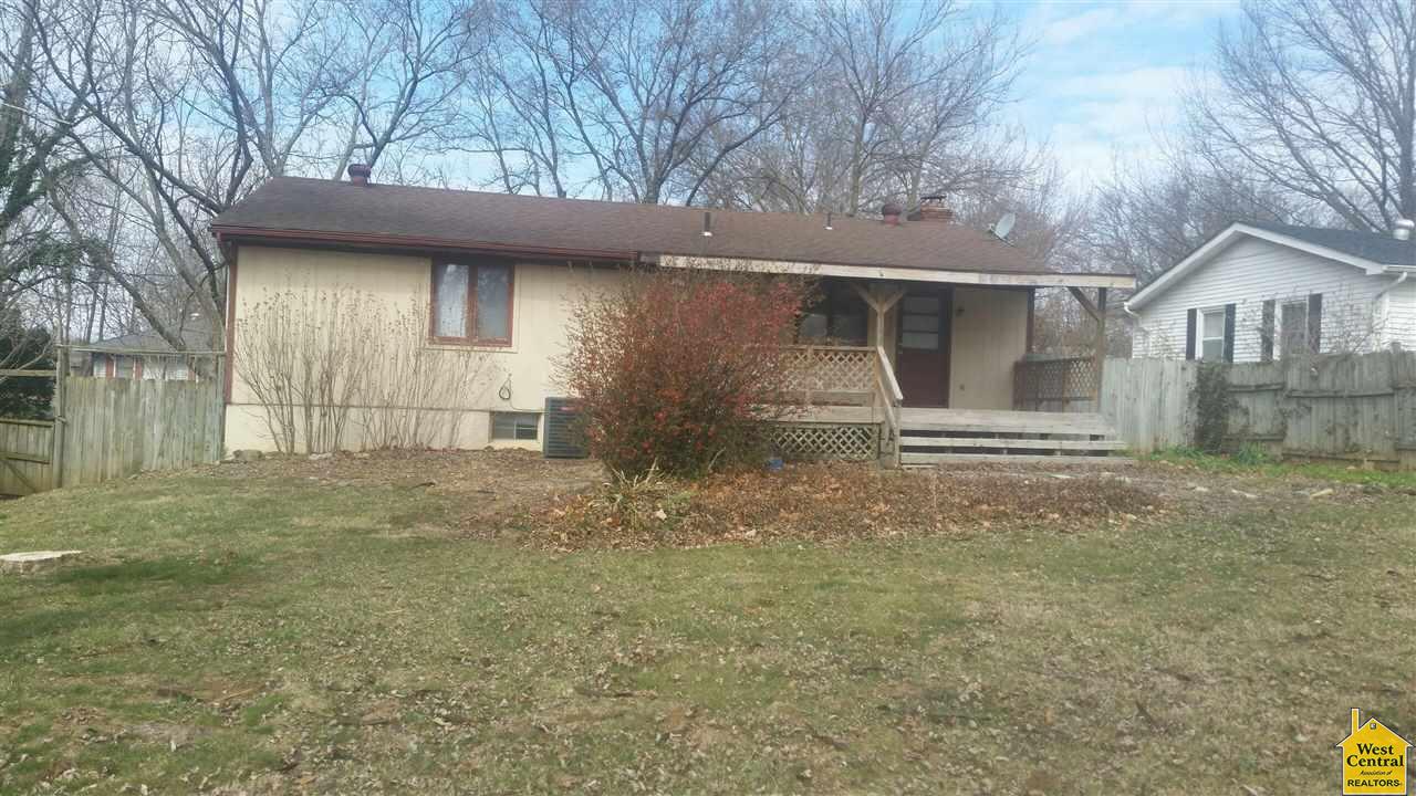 2100 N Gaines Dr., Clinton, MO 64735