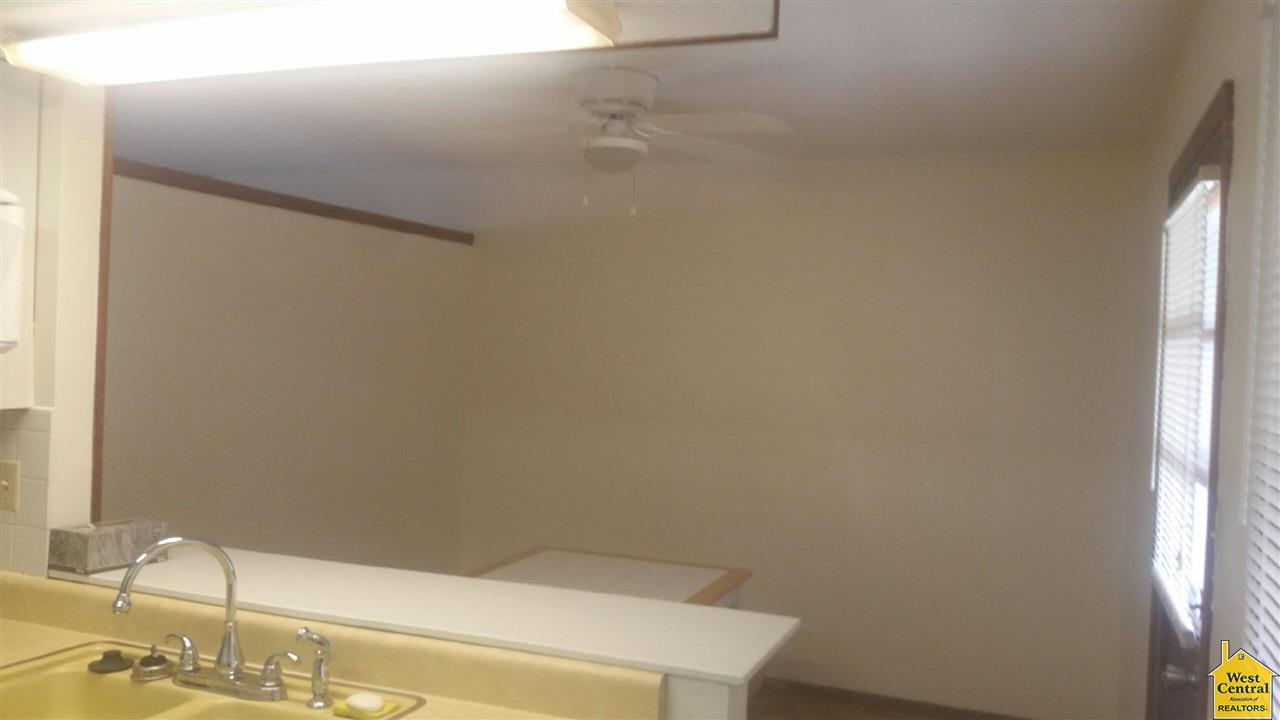 2100 N Gaines Dr., Clinton, MO 64735