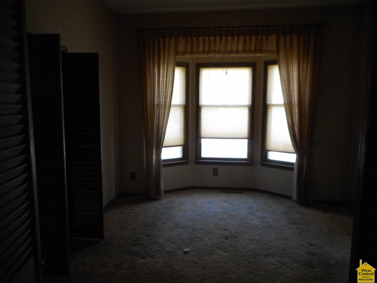 615 S 2nd, Clinton, MO 64735