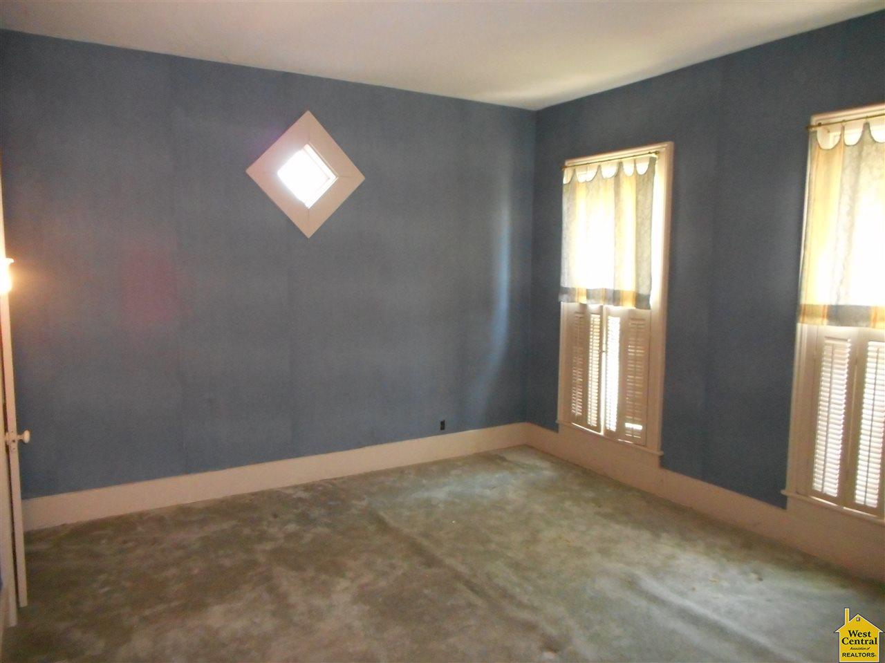 615 S 2nd, Clinton, MO 64735
