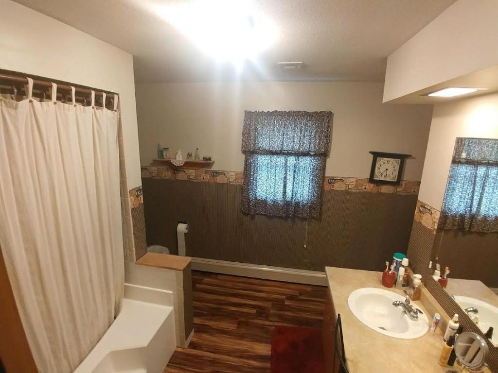 300 South Belisle Street, El Dorado Springs, MO 64744