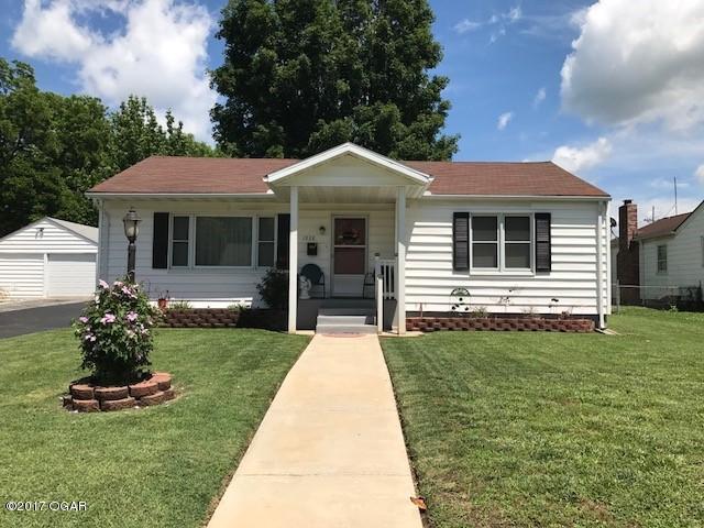 1938 S Main Street, Carthage, MO 64836