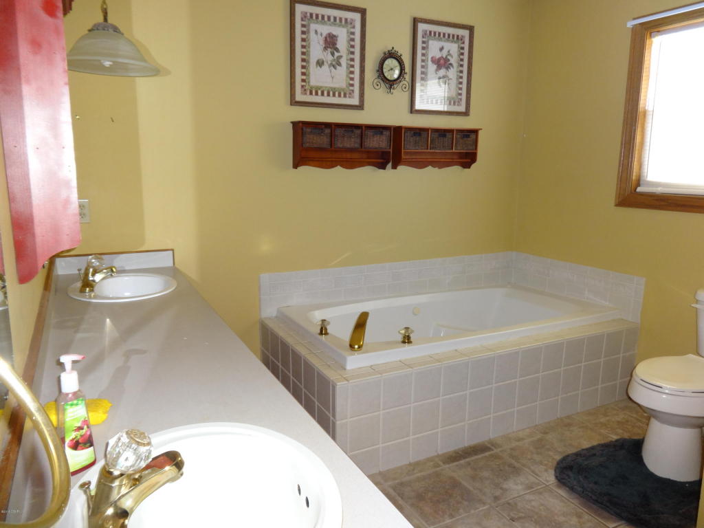 9037 JUSTICE Lane, Carthage, MO 64836